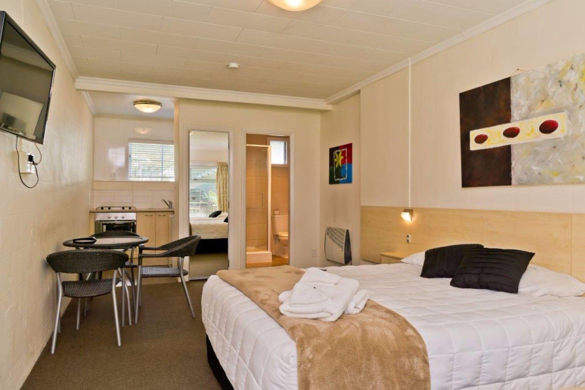 Picton Accommodation Gateway Motel Buitenkant foto